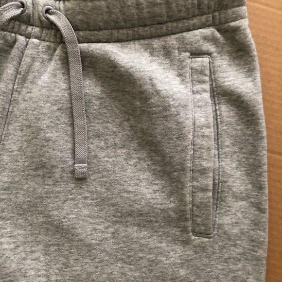 Awesome and comfortable Nike fleece shorts - Picture 3 of 8